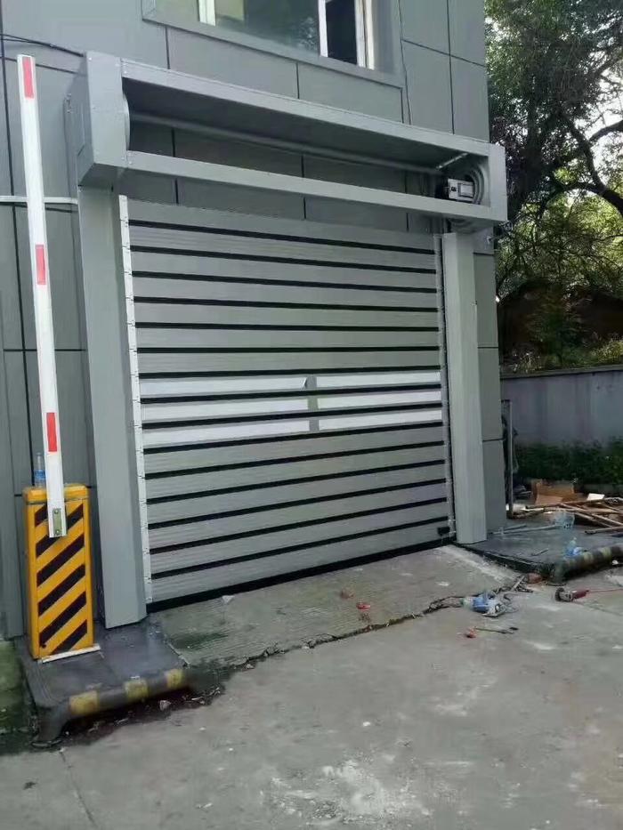 �������������T